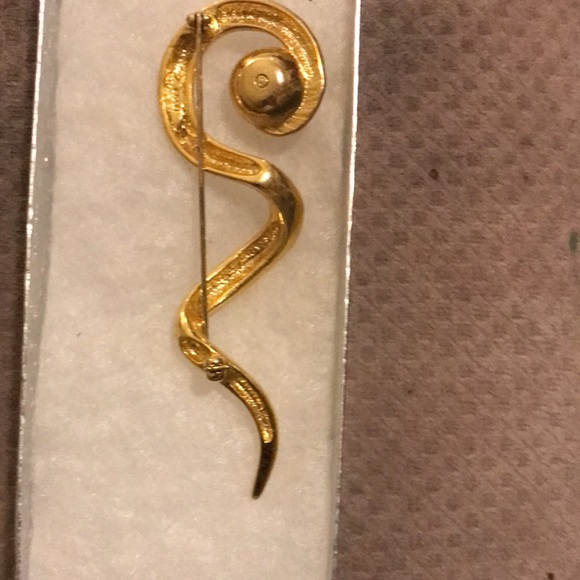 Avon Vintage Stunning Abstract Pin Brooch. Squiggle Spiral Gold Tone, Faux pearl - Picture 2 of 2